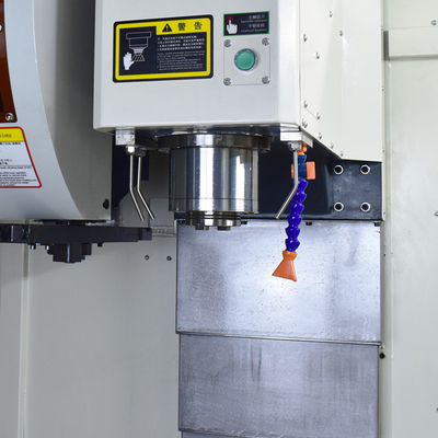 3 capacidade de carga máxima vertical do centro fazendo à máquina 400KG do Cnc da linha central